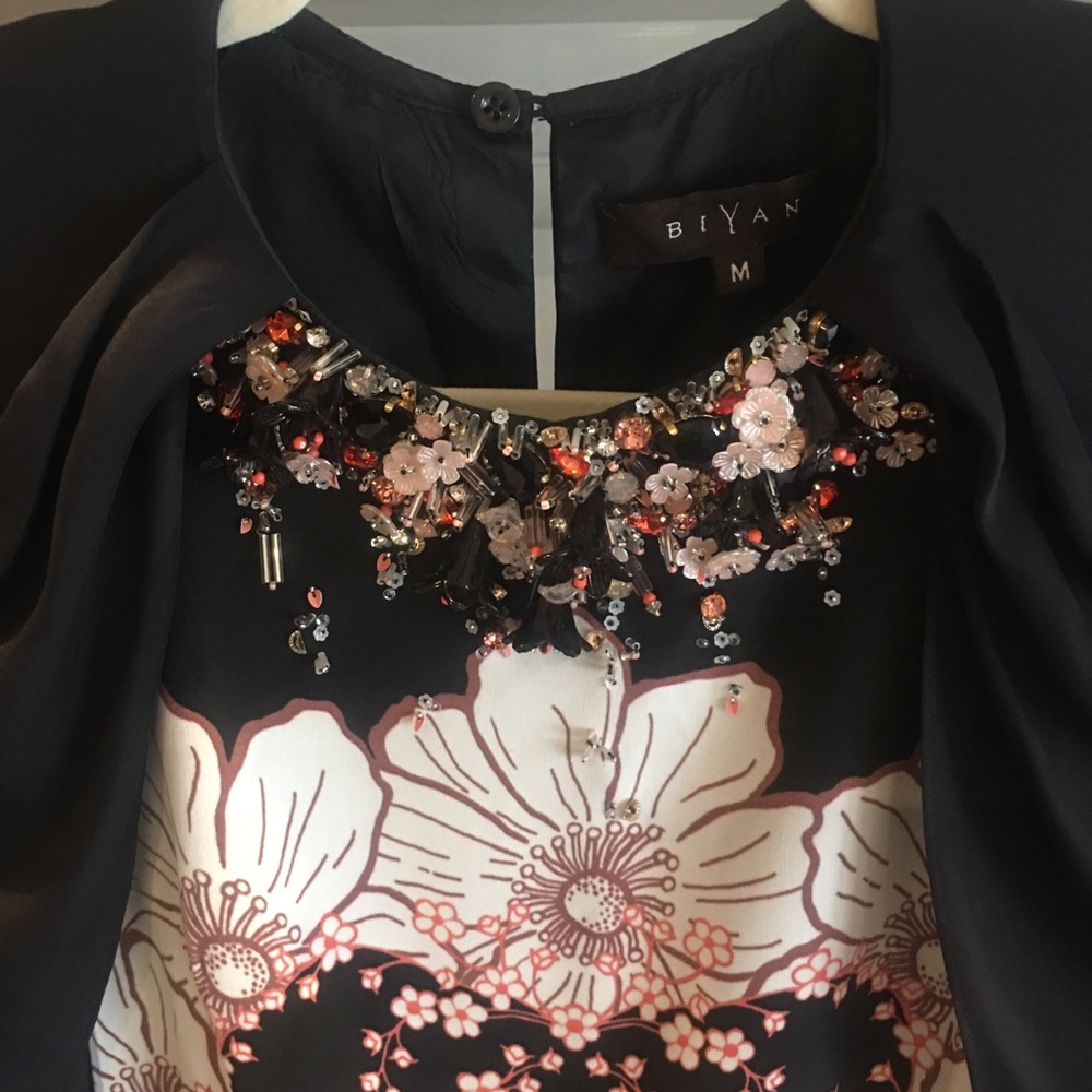 🔥 Stunning Silk Biyan Dress - Picture 4 of 8